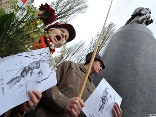 Пам’ятник Леніну патріоти пропонують прибрати з центру Києва