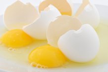 Депутат Луганської облради від Партії регіонів розбив об голову продавщиці лоток яєць? (дві версії)