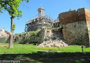 На Тернопільщині завалилась стіна середньовічного замку