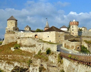В Кам'янці-Подільському упала башта Старої фортеці. Фото