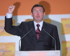Юрій Луценко і Леонід Чернівецький побилися в Секретаріаті Президента
