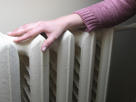 Хто контролює температуру гарячої води в квартирах?