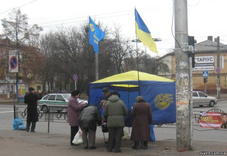 Чернігів: опитування та виставка документів від УНП до 20-річчя Референдуму про незалежність