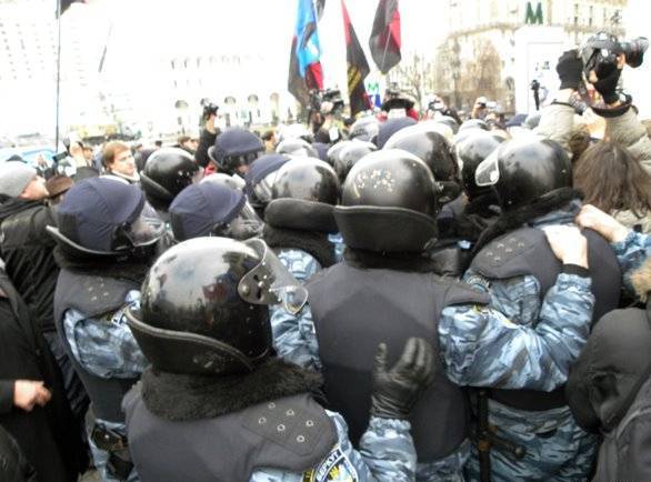 У столиці на День Свободи складали акти на святкувальників, а в Чернігові мирно мітингували...