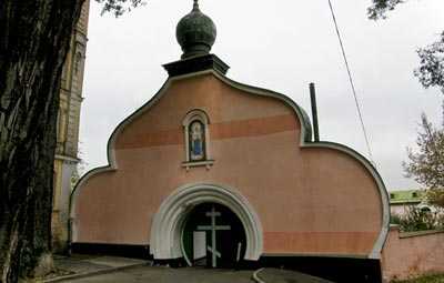 Покровський монастир УПЦ у Києві вирішив знести історичні ворота