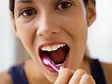 Лікарі не радять чистити зуби відразу після їди