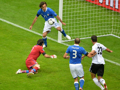 Італія впевнено розібралася з Німеччиною і стала другим фіналістом Євро-2012