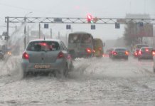 Росію продовжує затоплювати, вулиці Челябінська перетворилися на річки