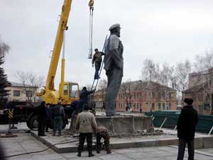 Черкащина. У Чигиринському районі демонтували 2 пам’ятника Леніну