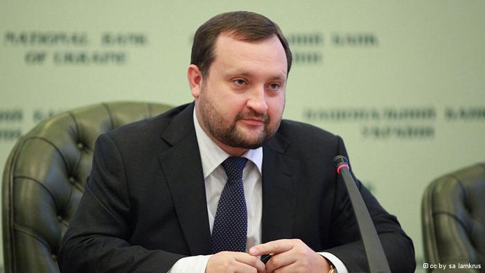Український уряд гарячково шукає гроші за кордоном