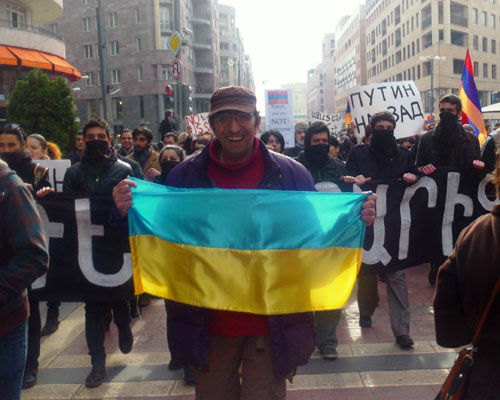 Вірменія протестує. Путін назад! Українські прапори у центрі Єревана. Відео