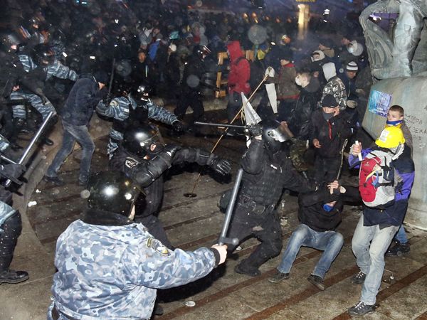 Розгін Євромайдану – відлуння боротьби в оточенні Януковича?