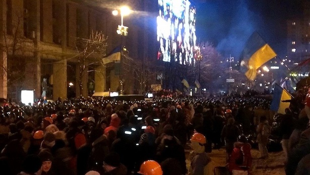 11 грудня. Беркут почав ламати барикади Євромайдану. Хронологія нічних подій. ВІДЕО