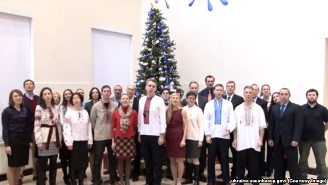 Посольство США привітало українців з Новим роком віршами. Відео