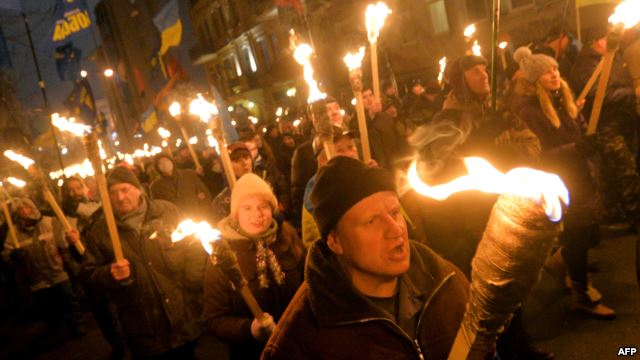 День народження Степана Бандери у Києві відзначали смолоскипною ходою. Відео