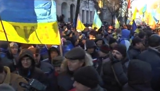 Майдан вітає відставку Азарова і скасування диктаторських «законів 16 січня». Відео