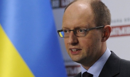 Медведєв повідомив Яценюку про відсутність рішення про уведення російських військ в Україну
