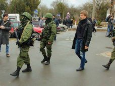 Центр Сімферополя оточений військовими, президія Верховної Ради Криму збирається на екстренне засідання