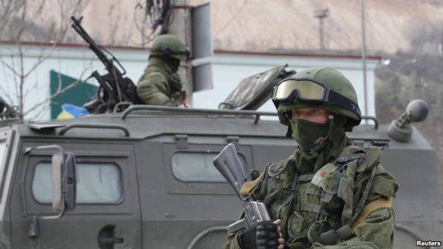 Російські військові атакують кримських прикордонників