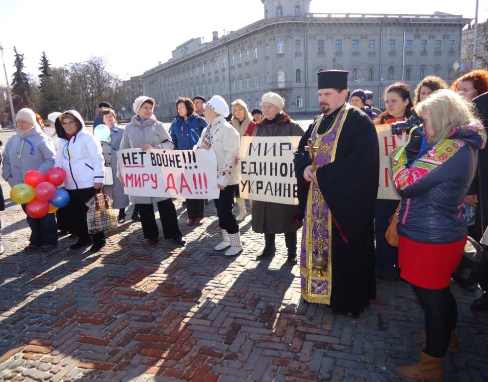 «Ми за мир!». Чернігівські жінки вийшли на всеукраїнську акцію. Фото