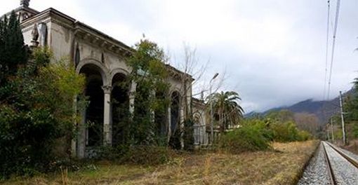Реальність Абхазії: три банкомати на країну, зруйновані міста та закритий кордон (ВІДЕО)