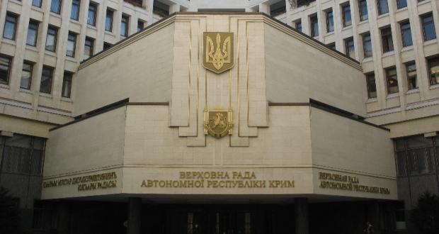 Розпущена Рада Криму перейменувала себе в Державну Раду і проголосила півострів незалежною державою