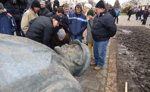 На Чернігівщині пам’ятники Леніну знімають з обліку