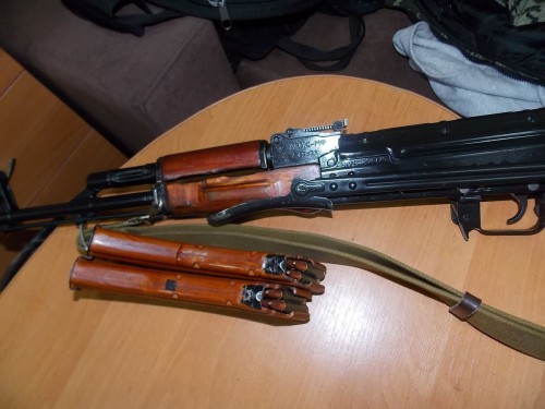 На Чернігівщині прикордонний наряд виявив озброєного чоловіка