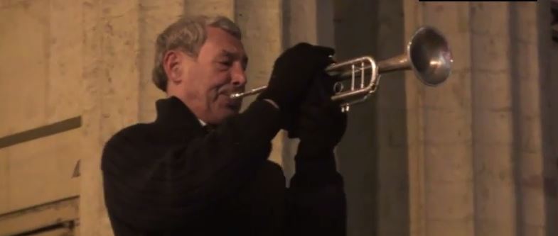 У Санкт-Петербурзі вуличний музикант виконав на трубі гімн України (ВІДЕО)