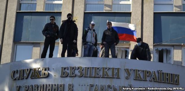 Черговий проросійський мітинг у Луганську переріс у захоплення будівлі СБУ (ВІДЕО)