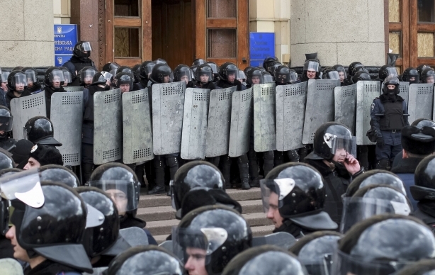 Будівля Харківської ОДА під контролем міліції