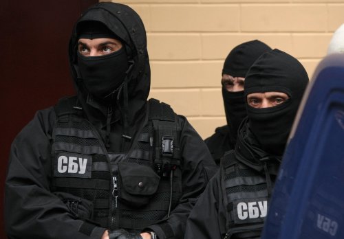 У Луганську із захопленої сепаратистами будівлі СБУ вдалося звільнити 51 заручника