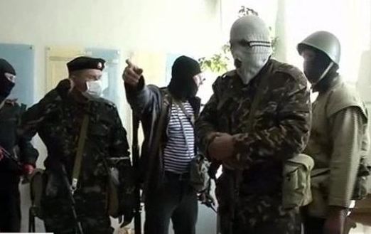 Дружина луганського сепаратиста звернулася до свого чоловіка із закликом скласти зброю. Відео