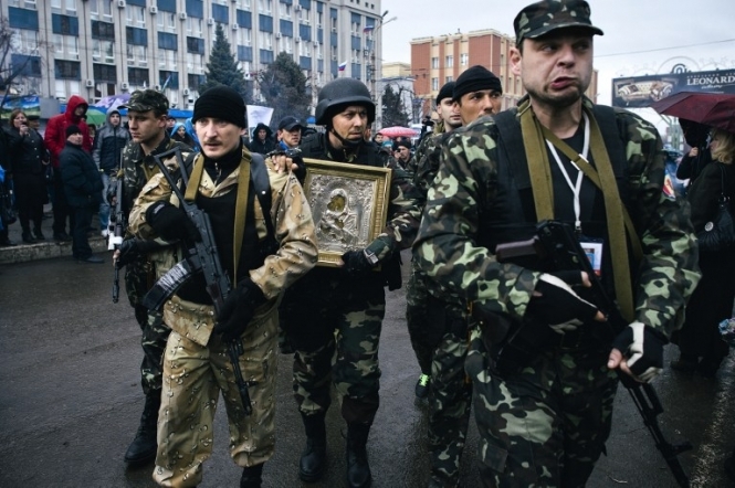 Аваков: У Луганську затримана група з трьох чоловік з автоматами, вкраденими в будівлі СБУ