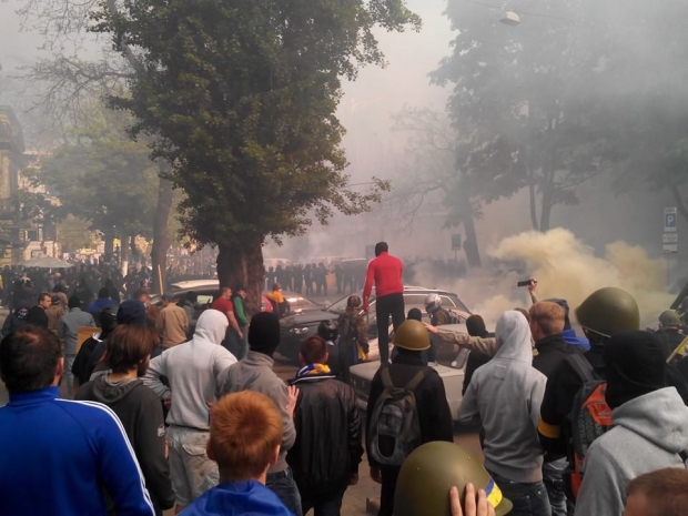 Одеса. Сепаратисти вчинили напад на учасників маршу за єдину Україну, є поранені (онлайн-трансляція)