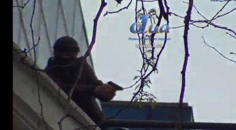 В Одесі терористи стріляють з дахів по активістам (ВІДЕО)