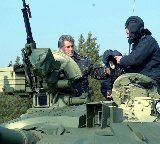 Чернігівщина. Віктор Ющенко зайняв місце командира танку “Булат” і здійснив на ньому поїздку по полігону