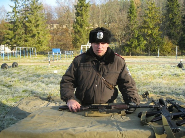 Українські військові у приміщення Луганського військкомату. Зброї ніхто не здавав