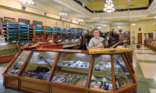 У центрі Донецька пограбовано магазин зброї