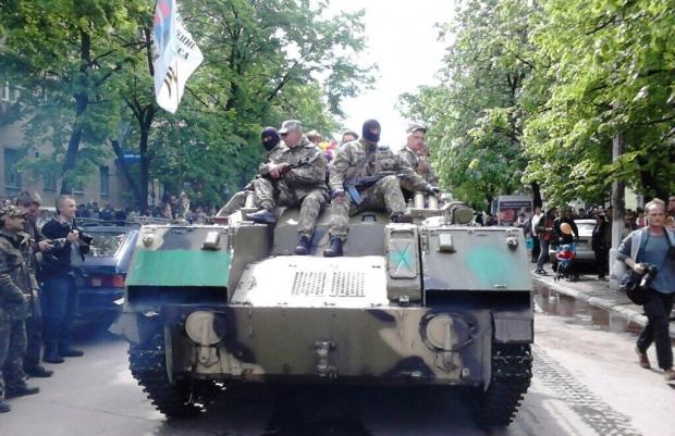 У Слов'янську проходить парад окупаційної військової техніки
