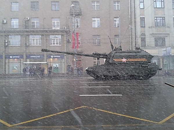 Помста небес Москві. Під час репетиції параду до 9 травня пішов сильний сніг (ФОТО)
