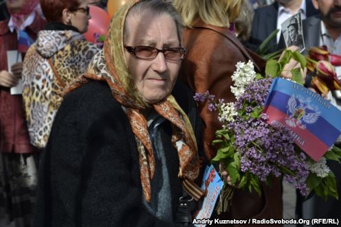 У Луганську 9 травня святкують з прапорами «Луганської народної республіки» (ФОТО