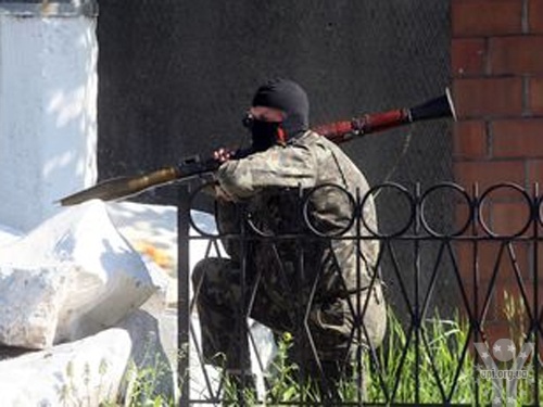 Українські силовики захопили в полон трьох терористів з гранатометом