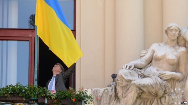 Понад 60 міст і селищ Чехії вивісили українські прапори (ВІДЕО)