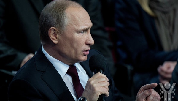 Путін заявив, що не буде втікати від Порошенка