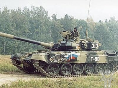 Іде бій біля Сніжного з російськими танками, один Т-72 підбитий