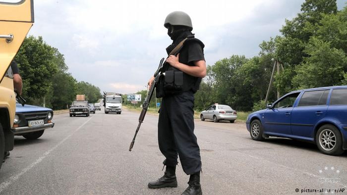 Терористи не знижують активності на сході України