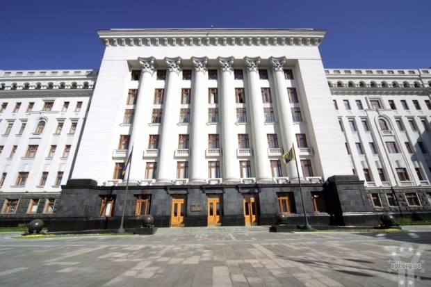 Біля Адміністрації президента України невідома особа встановила вибуховий пристрій (додано)