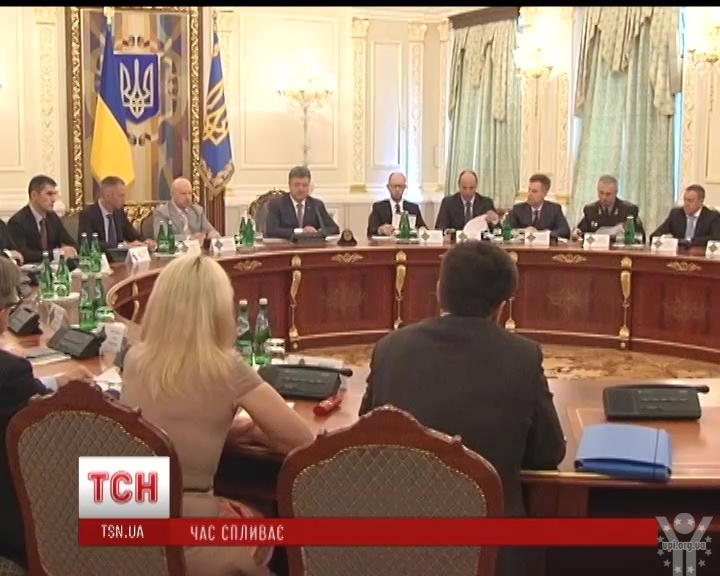 Петро Порошенко розпочав консультації із силовиками. Відео