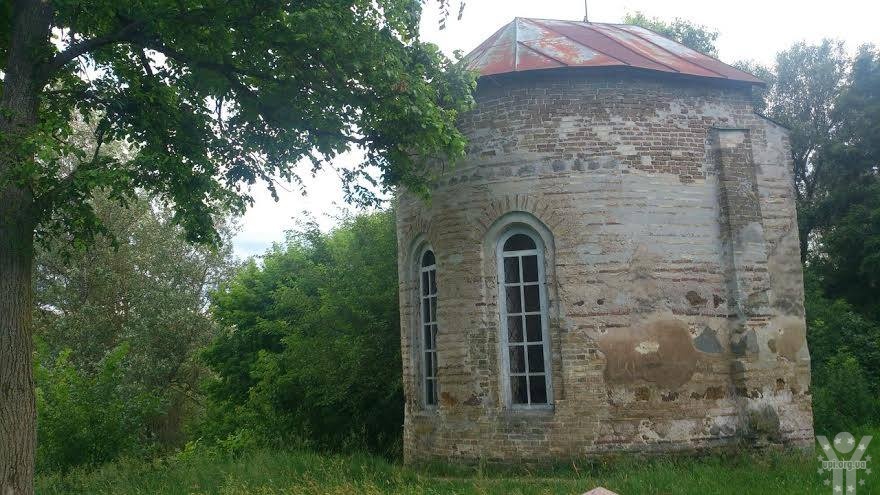 На Чернігівщині руйнується церква часів Київської Русі. Фотофакт